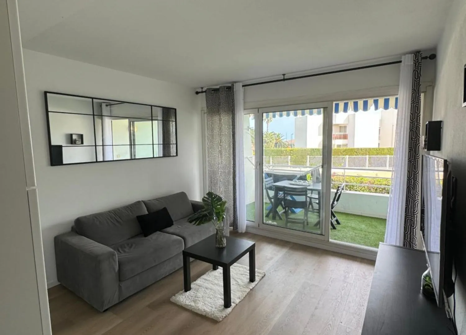 Apartment Appartemment Vue Mer Et Piscine Villeneuve-Loubet